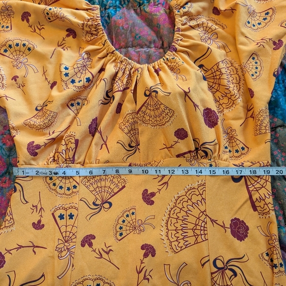 PUG Yellow Off-Shoulder Dress with Red fan print 3x - Picture 4 of 5